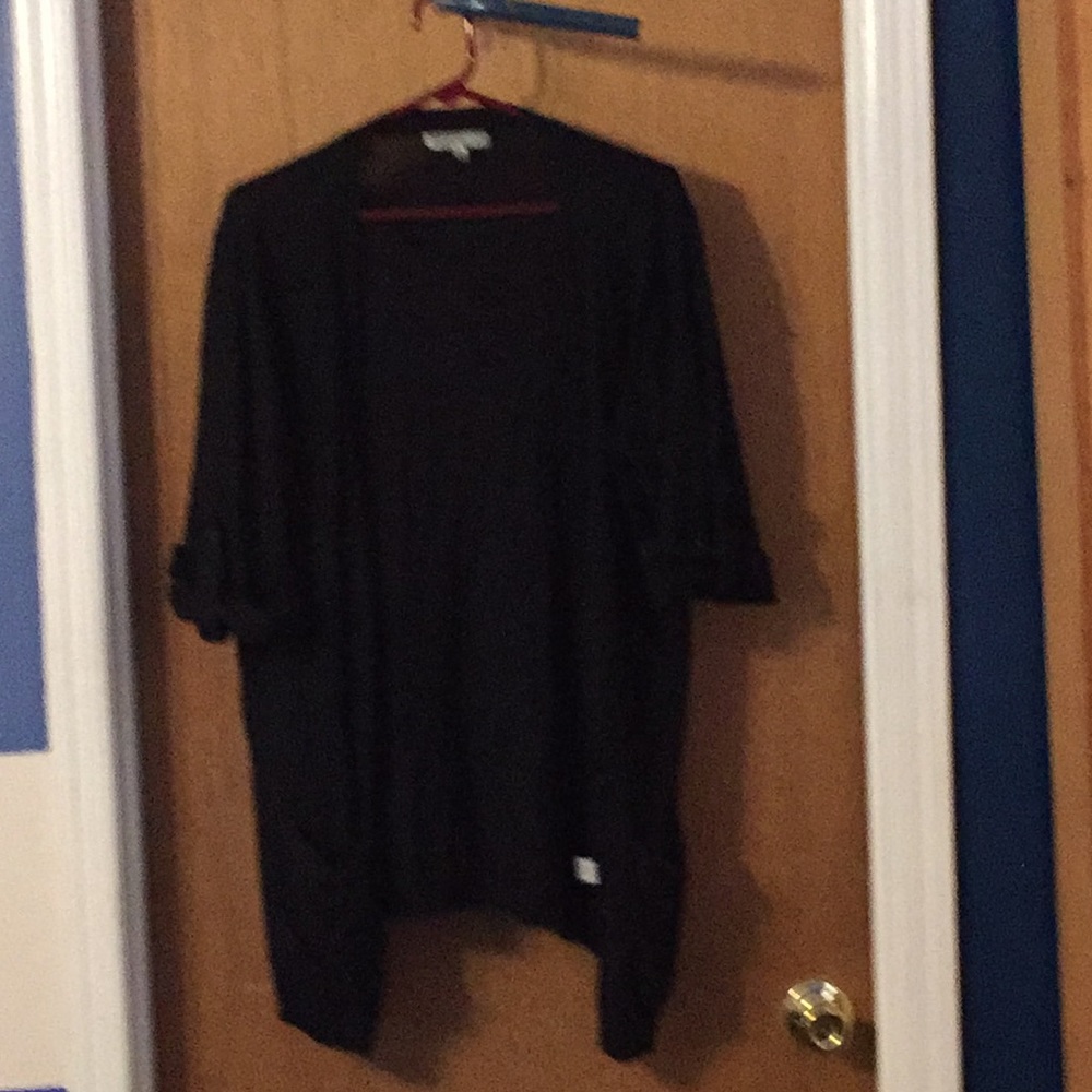 Little black sweater - 3/4 button sleeves